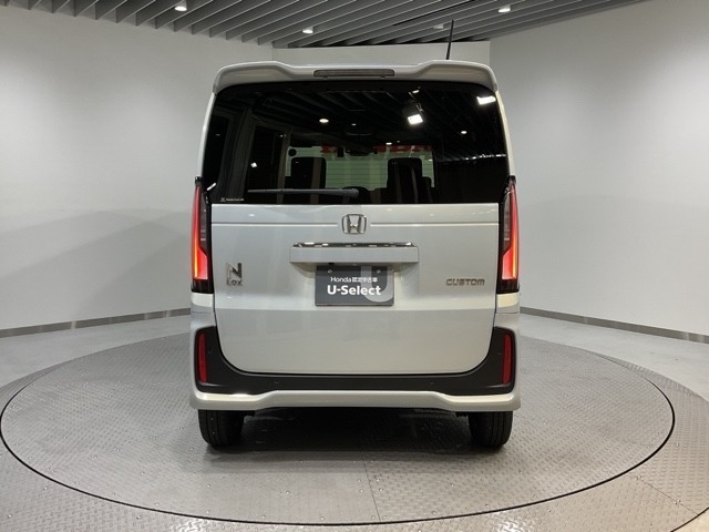 「自動車保険」と「あんしん特典」がひとつになったHondaのお店ならではの保険プランです。お客様のカーライフにより一層の安心をプラスします。