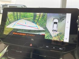 【パノラミックビューモニター】専用のカメラにより、上から見下ろしたような視点で360度クルマの周囲を確認することができます☆死角部分も確認しやすく、狭い場所での切り返しや駐車もスムーズに行えます。