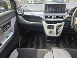 シンプルでカッコよいインパネ周りになってます！