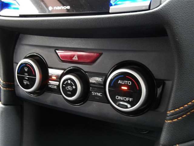 車内の温度管理に便利なオートエアコン☆
