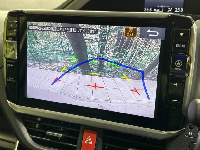 【バックカメラ】駐車時に後方がリアルタイム映像で確認できます。大型商業施設や立体駐車場での駐車時や、夜間のバック時に大活躍！運転スキルに関わらず、今や必須となった装備のひとつです！