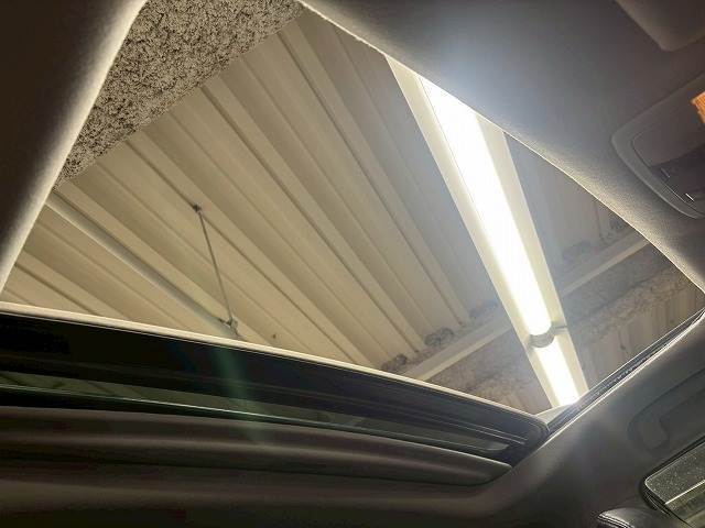 【サンルーフ】人気メーカーオプション。開放感溢れる車内を演出します☆