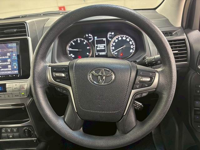 【ステアリングスイッチ】を装備しております。オーディオ操作をハンドルで行うことが可能です。