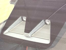 【スマートアシスト】走行中に前方の車両等を認識し、衝突しそうな時は警報とブレーキで衝突回避と被害軽減をアシスト。より安全にドライブをお楽しみいただけます。