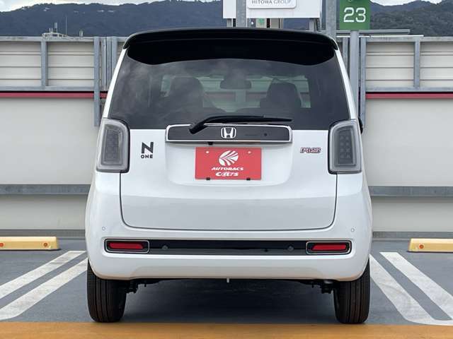 お車購入時に店内全品オプション品として選べます！豊富なカー用品のラインナップから、ご予算に合わせて好きなものを選んでいただけますよ♪もちろん何にしたらいいかわからなければ当店スタッフがご説明します♪