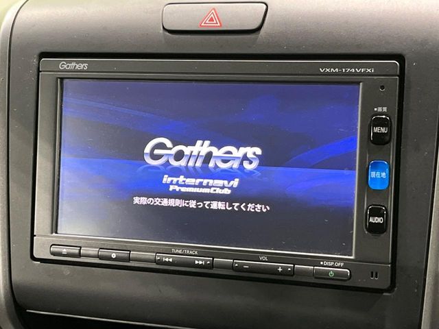 【純正ナビ】人気の純正ナビを装備しております。ナビの使いやすさはもちろん、オーディオ機能も充実！キャンプや旅行はもちろん、通勤や買い物など普段のドライブも楽しくなるはず♪