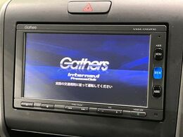 【純正ナビ】人気の純正ナビを装備しております。ナビの使いやすさはもちろん、オーディオ機能も充実！キャンプや旅行はもちろん、通勤や買い物など普段のドライブも楽しくなるはず♪