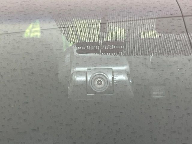 【ドライブレコーダー】安心・安全なカーライフに必須のドライブレコーダーを装備！走行中はもちろん、あおり運転や事故に遭遇した際の状況も映像で記録し、万一のリスクに備えます。