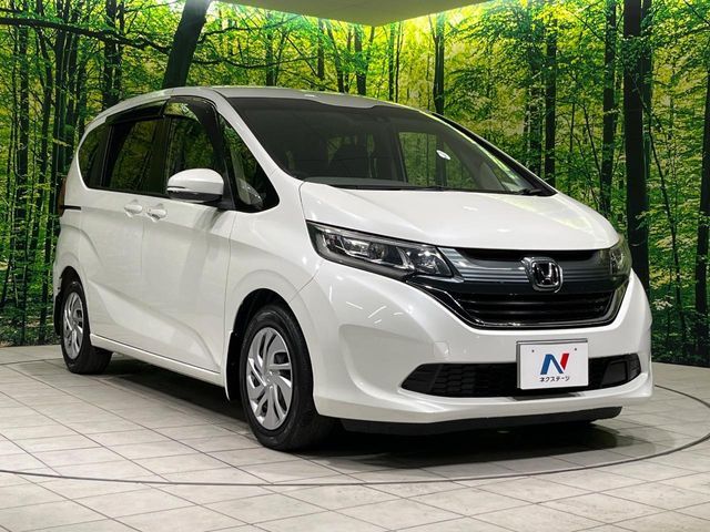 高透明度のガラス皮膜で撥水はもちろん、上質なツヤ・光沢を実現。紫外線や酸性雨から大切な愛車を保護し、色あせ・劣化を防止。「弾スプラッシュコート」、「弾プリミッサコート」からお選びいただけます。