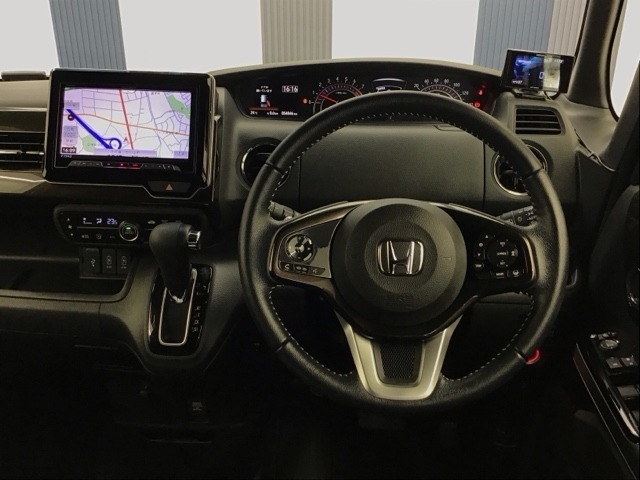 運転しやすいインパネ周りです！見やすいレイアウトで快適なドライブをサポートします！