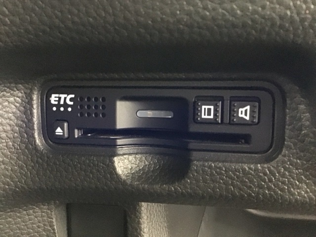 ETC付きで高速道路をノンストップ・キャッシュレスで利用出来ます！スマートインターの出入りも利用可能でとても便利です！