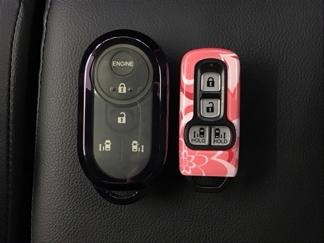 スマートキーです！ドアの施錠・解錠・エンジンの始動がスムーズで大変便利です！