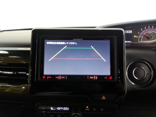 バックカメラの画像です。ガイドラインがスムースな車庫入れをサポートいたします！車庫入れの安心感がアップしますね☆