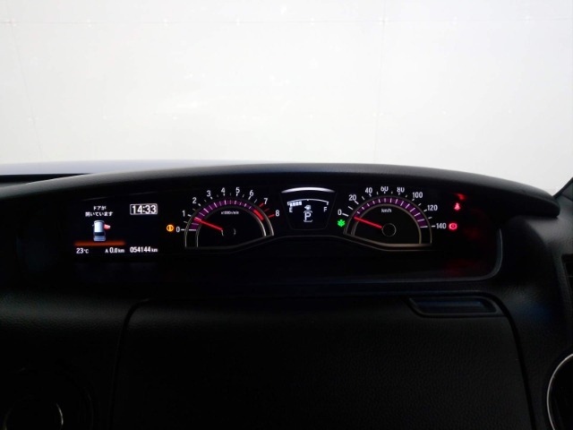 メーターも見易いレイアウトなので安心ドライブをサポートします☆