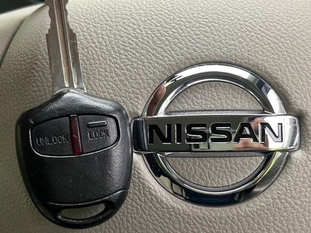 【キーレス】少し離れた場所からでもボタン一つでドアの開錠・施錠ができるのでとっても便利！ドアの鍵穴周りに傷をつけることもありません♪