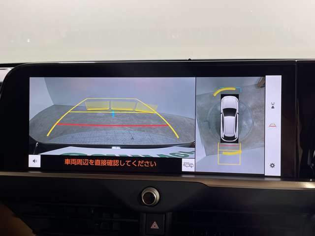 【パノラミックビューモニター】クルマを真上から見下ろした視点で駐車をサポートします！クルマの斜め後ろや真横など、いち早く障害物に気が付くことができます。