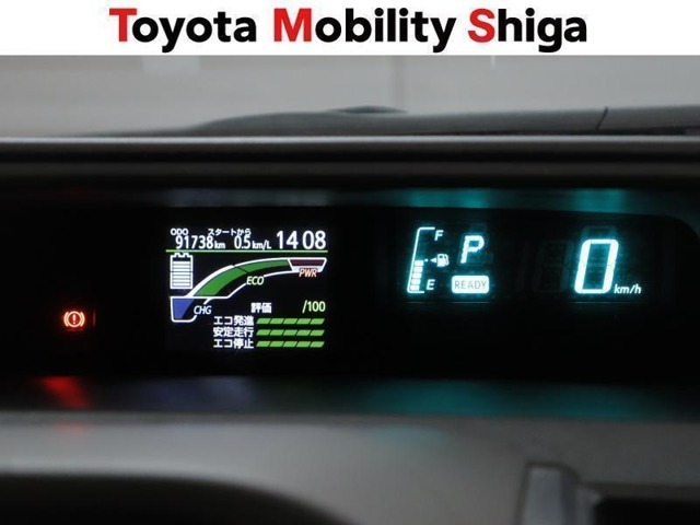 メ-タ-は明るく見やすいデジタルメ-タ-を採用しています！ダッシュボ-ド中央に配置されていますので視認性にも優れています。