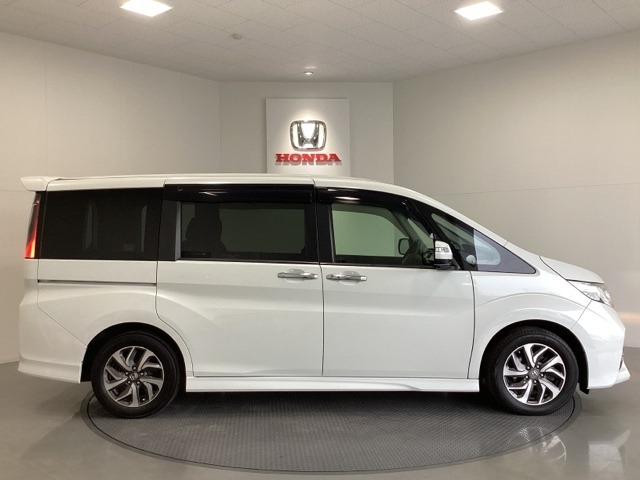 購入後も自社指定整備工場完備でお客様の愛車をしっかりサポート致します！御納車時には安全かつ安心してお乗り頂けるようホンダ専門知識を持つ整備スタッフが点検・整備・装備も説明をしてお渡ししております。