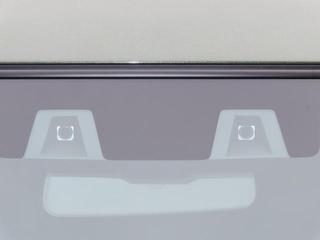 【デュアルカメラブレーキサポート】フロントガラス上部に設置された2つのカメラで前方の車両や人物を検知し、衝突を回避できないと判断した場合に衝突被害軽減ブレーキが作動。衝突を回避または軽減します☆