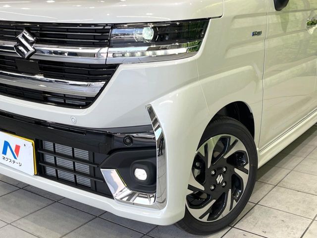 【LEDヘッドライト】悪天候や夜間走行時も良好な視界を確保し安心して運転できる高輝度LEDヘッドライトを装備！点灯速度が早く、消費電力も抑えられています。
