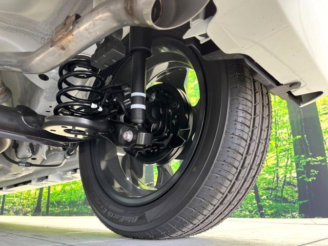 お車を安心してお乗りいただく為には、足回りの定期点検が欠かせません。サービスサポート（有償保証）では無料点検もご提供しており、安心のカーライフをお過ごしいただけるサポート体制が整っています。