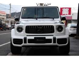 Burmesterサウンド・Edition55 専用サイドデカール・Edition55専用フロアマット・ガラススライディングルーフ・マットタンタライトグレーペイント22インチAMGクロススポークアルミホイール・AMGレッドキャリパー