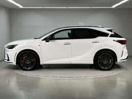 あらゆるシーンで味わえる、思い通りの操舵感ドライビングの愉しさが、レクサスの魅力です。