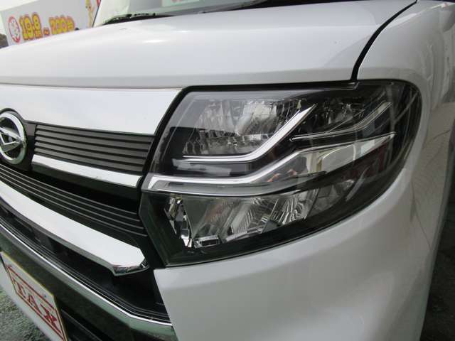 ヘッドランプは黄ばみや曇りも無くきれいな状態です