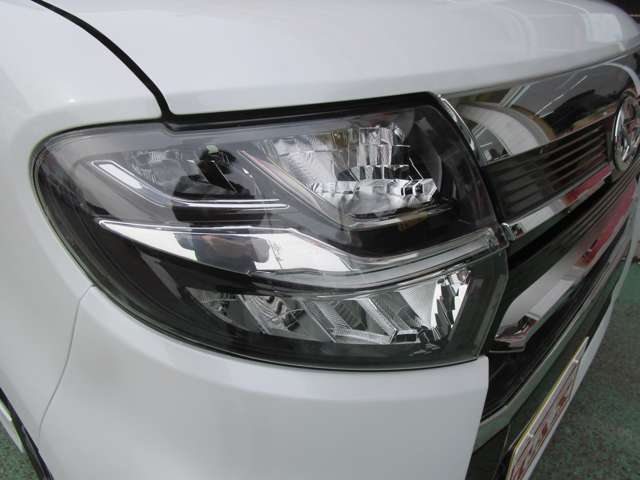 ヘッドランプは黄ばみや曇りも無くきれいな状態です