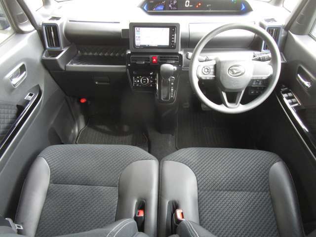 ☆嬉しい禁煙車です♪　車内に嫌な臭いや酷い汚れ、キズなども御座いません。キレイに乗られてきたお車です♪