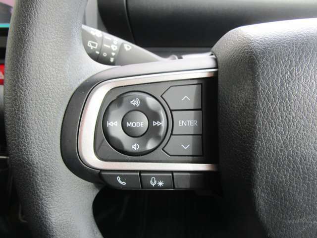 ステアリングスイッチ付♪　☆ハンドル周りにオーディオなどのスイッチが付いているため、運転中でも操作が簡単！便利です！！　しかも安全です♪