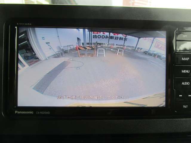 【バックモニター】後ろのカメラの映像をモニターに映し出すことができます！後方の見えない死角や、障害物との距離感をしっかり確認することができます！駐車が苦手な方におすすめです。