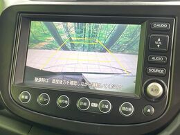 【バックカメラ】駐車時に後方がリアルタイム映像で確認できます。大型商業施設や立体駐車場での駐車時や、夜間のバック時に大活躍！運転スキルに関わらず、今や必須となった装備のひとつです！