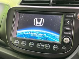 【メーカー純正ナビ】インテリアに溶け込むスタイリッシュな「専用設計」メーカーナビを装備♪視認性や操作性など基本性能にも優れ、より上質なカーライフをお楽しみいただけます。