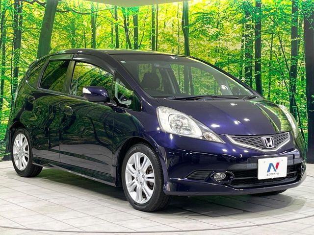 大好評のボディコーティング「弾スプラッシュコート」もご納車までに施工可能。通常のガラスコートと異なる、耐久年数6年の無機質ガラスコーティングが、ボディをキレイな状態に保ってくれます。