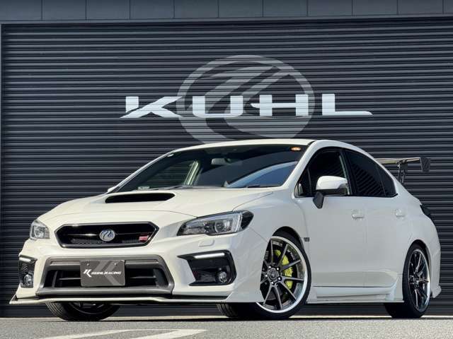 エアロパーツはKUHL「VAB-GTII」を装着！ホワイトとブラックの2トーンでシックかつレーシーに仕上がっている1台で御座います！是非現車をご確認下さい！
