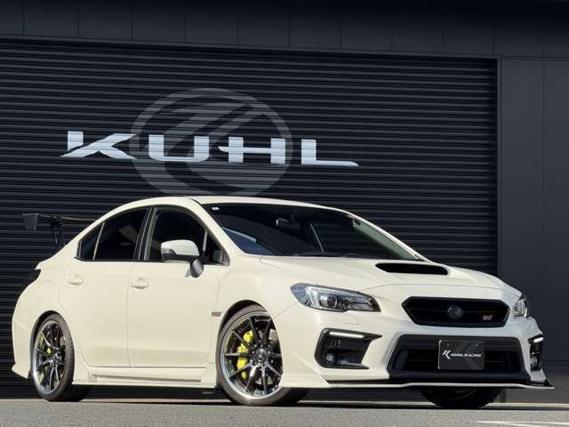 エアロパーツはKUHL「VAB-GTII」を装着！ホワイトとブラックの2トーンでシックかつレーシーに仕上がっている1台で御座います！是非現車をご確認下さい！