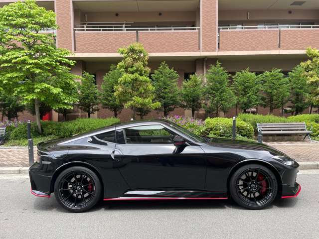 NISMO専用レイズ製19インチアルミ鍛造ホイール装着