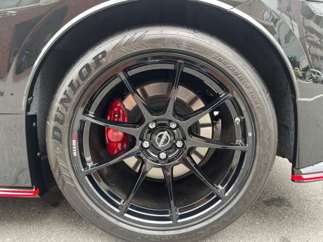 リアは285/35R19となっております