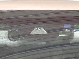 【トヨタセーフティセンス】走行中に前方の車両等を認識し、衝突しそうな時は警報とブレーキで衝突回避と被害軽減をアシスト。より安全にドライブをお楽しみいただけます。