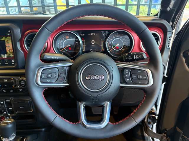 ハンドルを握れば目の前にJeepワールドが広がります！