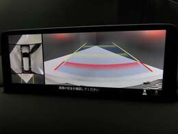 上空から俯瞰した映像で周囲の状況を確認出来る360°ビューモニターです。これなら狭い駐車場でも安心ですね。また、隠れたお子様やいつの間にか置かれたカートも確認出来ますね。