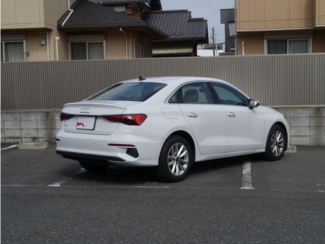 遠方へのご納車も承っております。　ご納車後は最寄のアウディ正規ディーラーで点検整備や保証修理が受けられます。