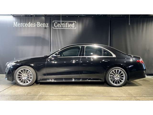 メルセデス・ベンツはドイツ本国シュツットガルト近郊でのメルセデス自車が関わった重大事故を、40年以上に亘って調査しています。エアバッグやシートベルトテンショナーは、この調査の結果生み出されました。