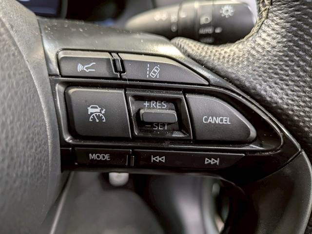 【レーダークルーズコントロール】追従型クルーズコントロールは、レーダーやビデオカメラが前方の車の状況を検知し、状況に合わ