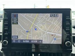 【メーカーオプションディスプレイオーディオ(ナビ機能付き)】専用設計で車内の雰囲気にマッチ！ナビ利用時のマップ表示は見やすく、いつものドライブがグッと楽しくなります！