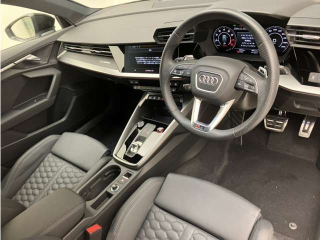 徹底した納車整備を施して上質なコンディションでお客様にお届けするのがAudi認定中古車。充実した保証やサポートで安心してお乗りいただけます。「Audiが2度認めたAudi」、それがAudi認定中古車です。