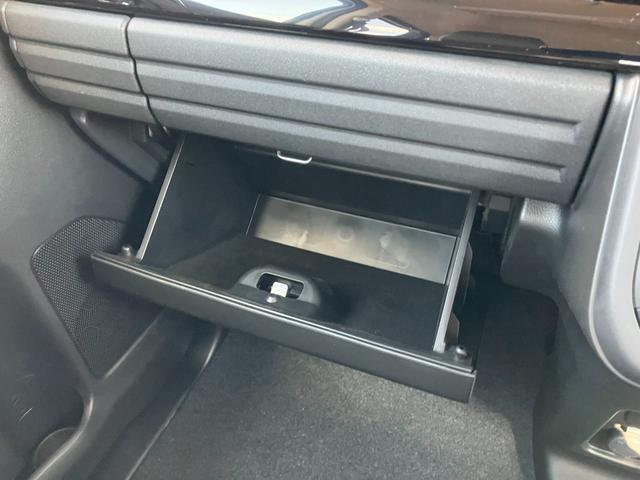車検証その他を入れるグローブボックス