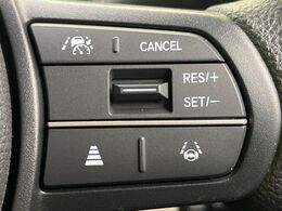 【アダプティブクルーズコントロール】高速道路での長距離走行が楽に！！自動で速度を保つクルーズコントロールが、衝突軽減システムと連携し、前方の車両を感知して車間を保つように速度調節してくれます！！