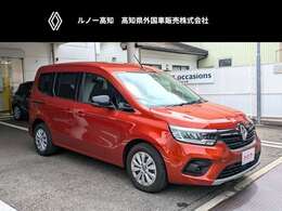 中古車は他メーカーの下取り車から、低走行、高年式のルノー車など幅広く取り扱っております。